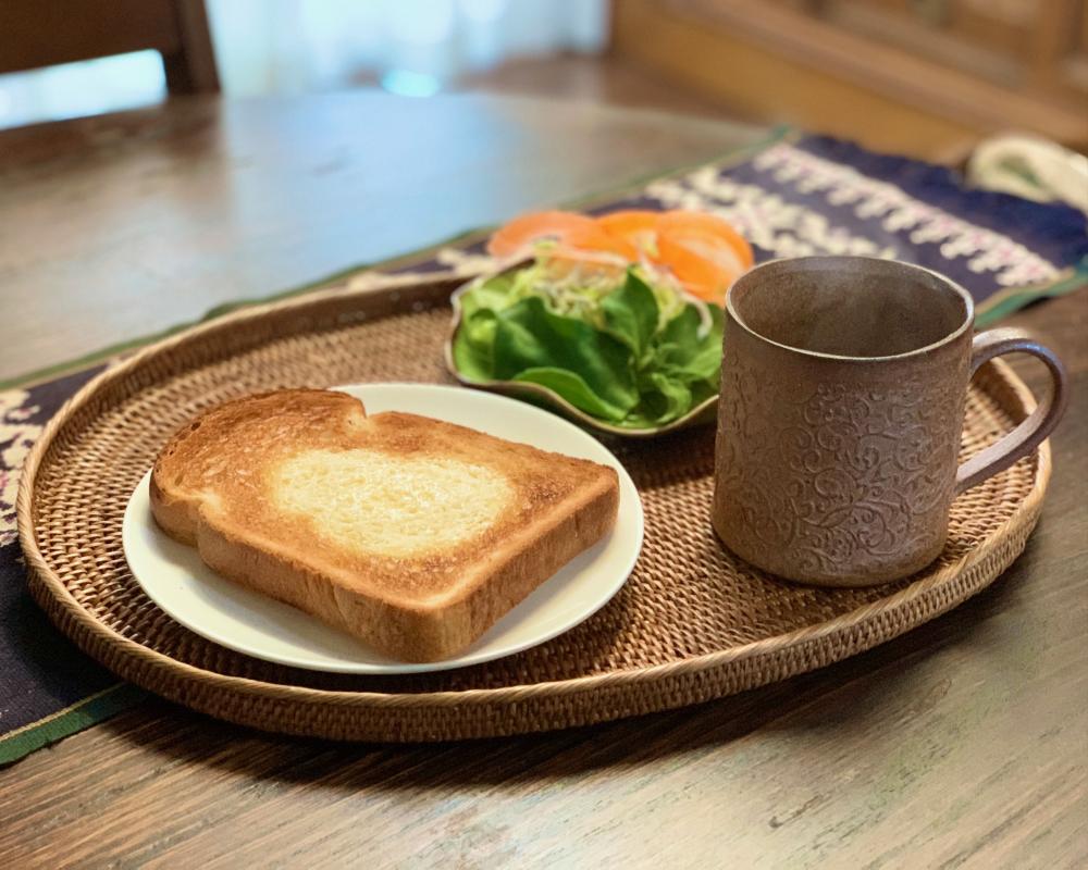 フチ付きの楕円トレー.の画像